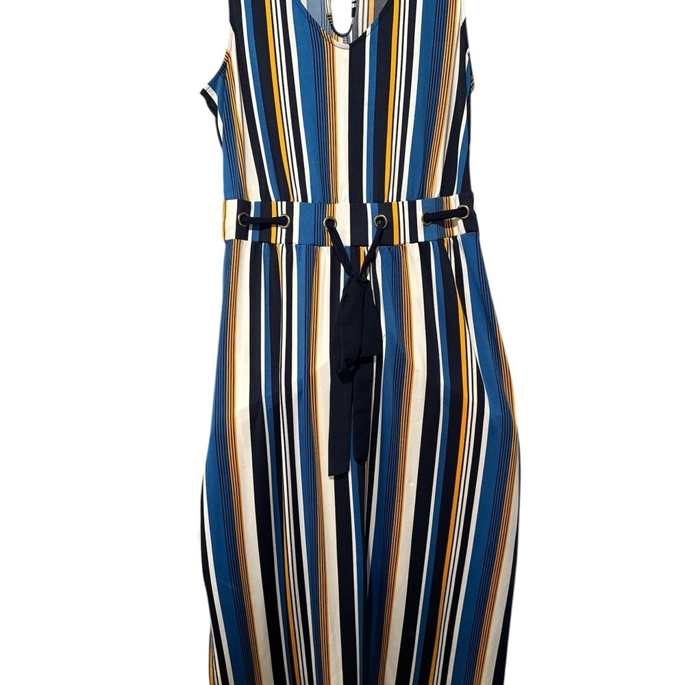 Wrapper Black and White Sleeveless V-neck Sundress